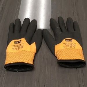 Insulated work gloves